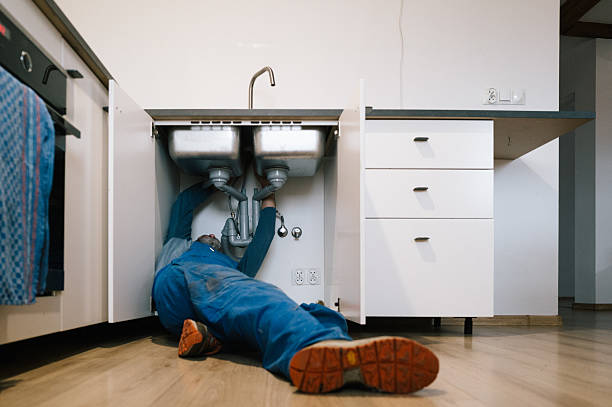 Professional Emergency Plumber technician working in Mattawan, MI